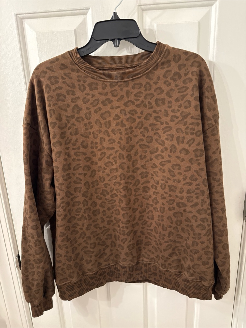 Chelsea Deboer by Lily & Lottie Women's Leopard Print Crewneck Sweatshirt